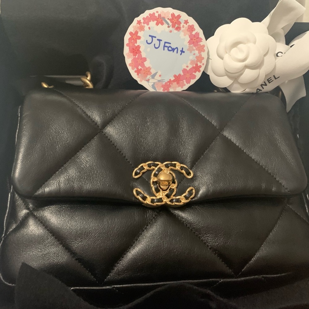 ❌SOLD❌Chanel 19 small lambskin